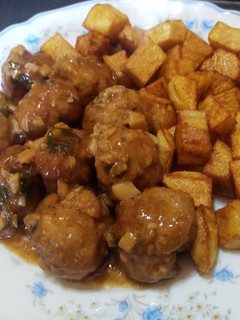 Una foto de Albóndigas al ajillo