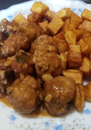 Una foto de Albóndigas al ajillo