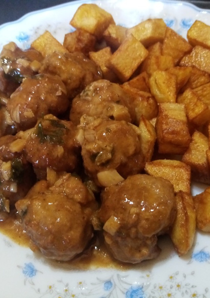 Una foto de Albóndigas al ajillo