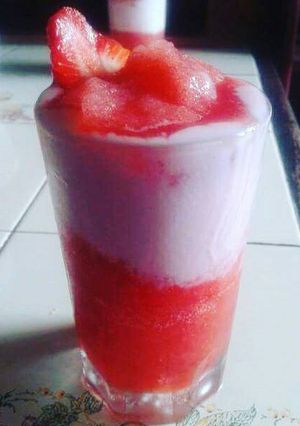Una foto de Batido yogur y fresas