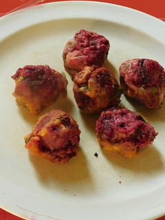 பீட் ரூட் போண்டா (Beetroot bonda recipe in tamil) செய்முறை முக்கிய புகைப்படம்