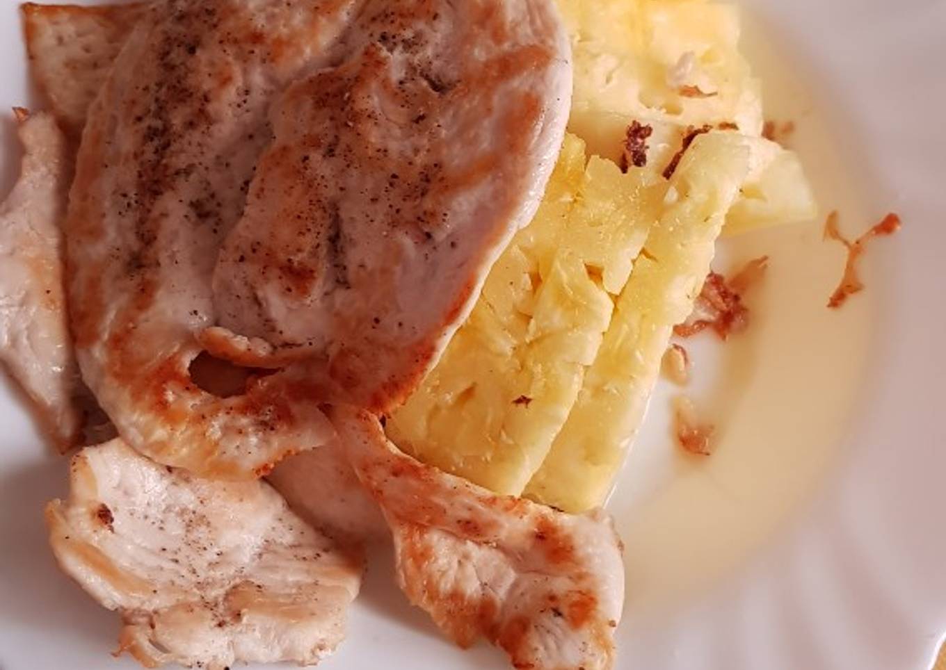 Pechuga de pollo con piña