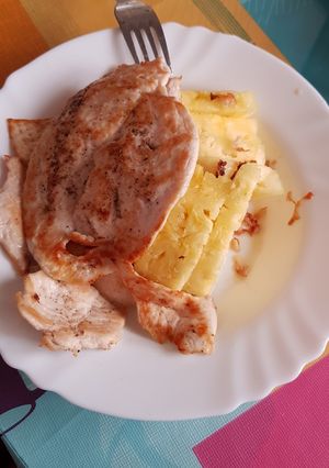 Una foto de Pechuga de pollo con piña