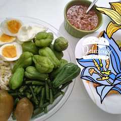 A picture of Gado-gado Campur.