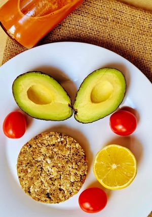 Una foto de Hamburguesas de tofu 🍔 Hamburguesa basada en plantas 🍔 Plant-based hamburger 🍔