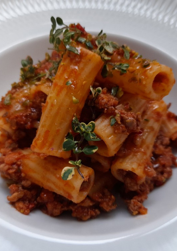 Una foto de Macarrones a la boloñesa picante