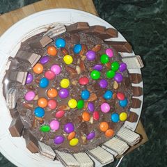 A picture of Kitkat choco waffer cake.