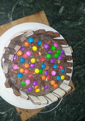 A picture of Kitkat choco waffer cake.