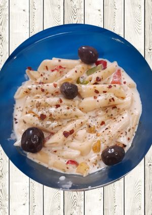 વ્હાઇટ સોસ પાસ્તા (White Sauce Pasta Recipe In Gujarati) રેસીપી મુખ્ય ફોટો