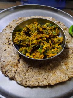 कांद्याच्या पातीची भाजी (kandyachya patichi bhaji recipe in marathi) रेसिपी चे मुख्य फोटो