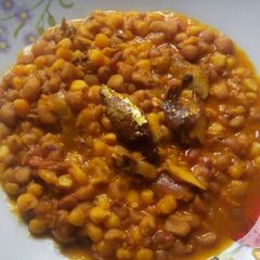 A picture of Porriage beans with dry fish.