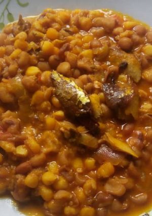 A picture of Porriage beans with dry fish.