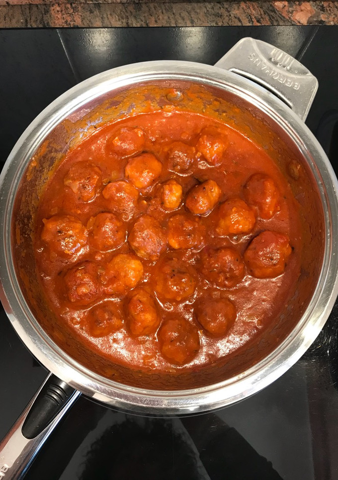 Una foto de Albóndigas con tomate