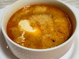 Sopa de ajo o castellana con jamón