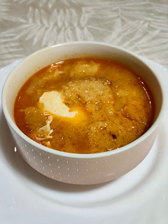 Una foto de Sopa de ajo o castellana con jamón