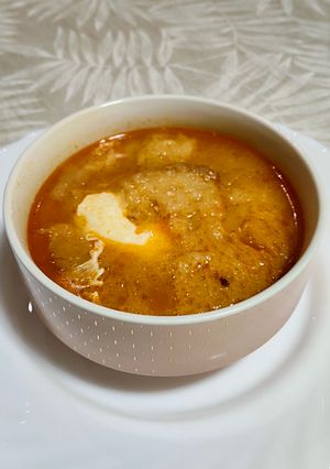 Una foto de Sopa de ajo o castellana con jamón