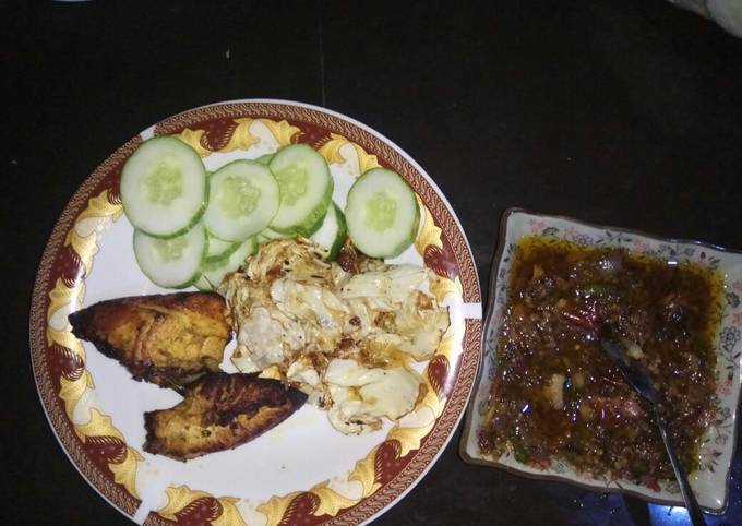 Ayam Penyet Sambal Buruk