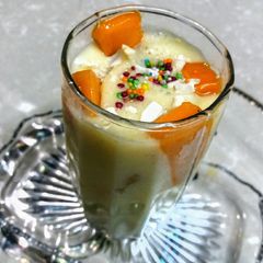 A picture of Mango shake with mango dolly.