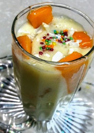 A picture of Mango shake with mango dolly.