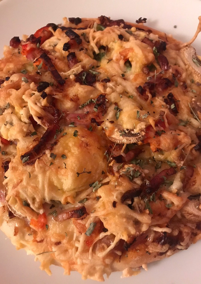 Una foto de Pizza con carne y verdura en Airfryer Cosori