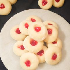 A picture of Jam Cookies.