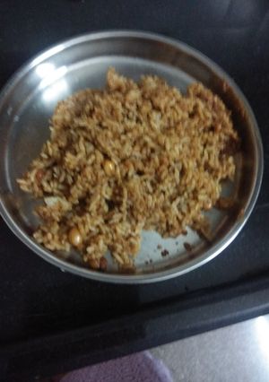 A picture of Puliyogare rice.