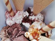 Una foto di gelato panna al latte condensato