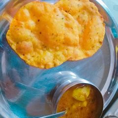A picture of Potato puri with potato curry.