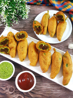 ભરેલા મરચાંના ભજીયા (Stuffed Chilli Fritters recipe in Gujarati) રેસીપી મુખ્ય ફોટો