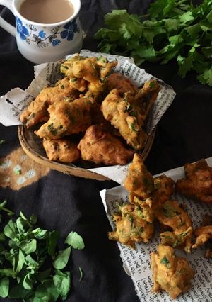 કુંભણિયા ભજીયા (Kumbhaniya Bhajiya Recipe In Gujarati) રેસીપી મુખ્ય ફોટો