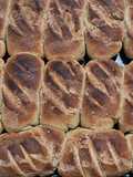 Pan de semillas con sal de albahaca