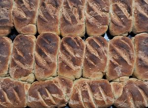 Una foto de Pan de semillas con sal de albahaca