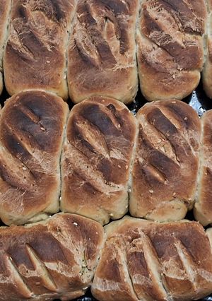 Una foto de Pan de semillas con sal de albahaca