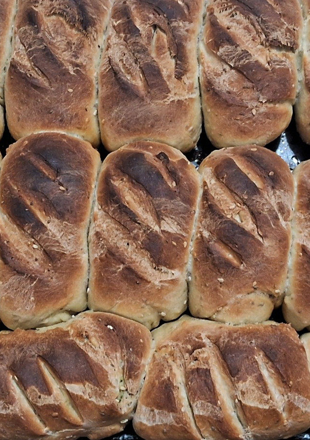 Una foto de Pan de semillas con sal de albahaca