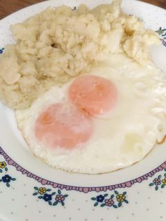 Una foto de Coliflores con huevos fritos