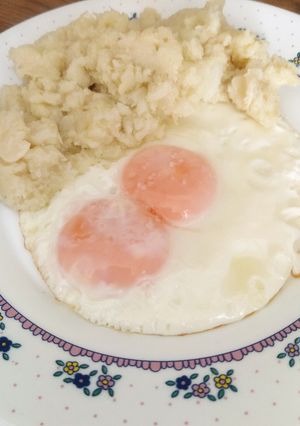 Una foto de Coliflores con huevos fritos