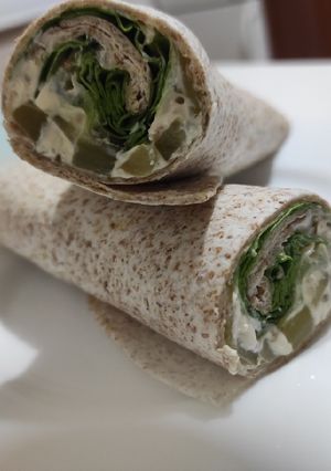 Zdjęcie przepisu Tortilla z serkiem i warzywami.