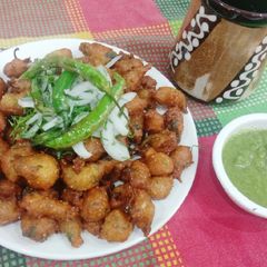 A picture of Moong Dal pakoda.