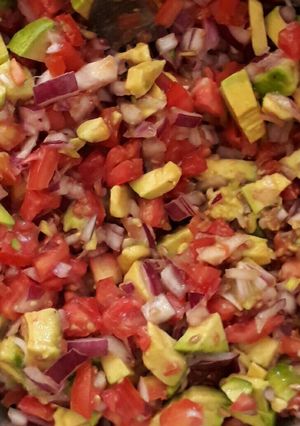 A picture of DIY Guacamole.