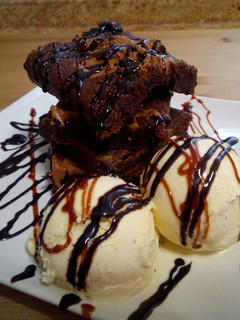 Una foto de Brownie de chocolate y crema de cacahuete