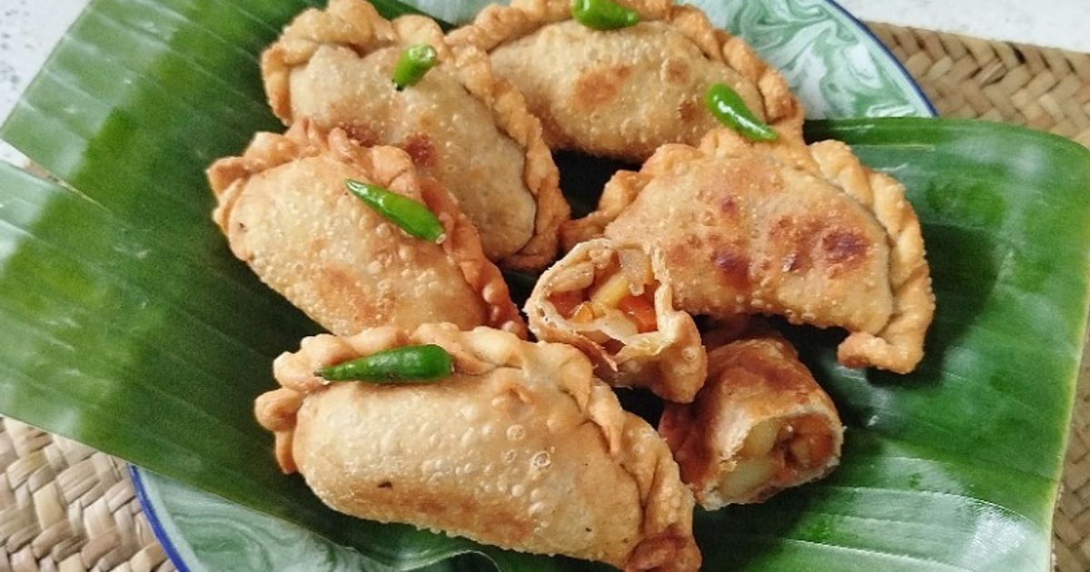 Pastel Ayam Lada Hitam