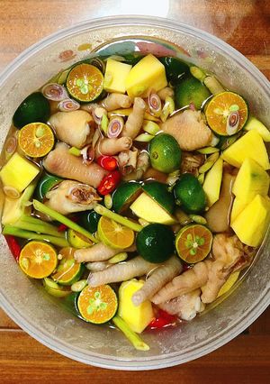 Hình của món Chân gà ngâm sả tắc.
