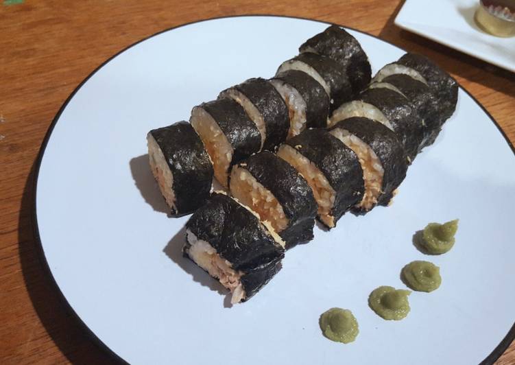 Cara Gampang Menyiapkan Sushi Tuna Pedas (Spicy tuna sushi) Anti Gagal
