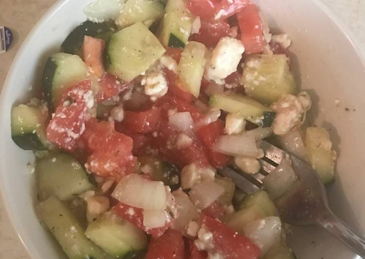 How to Make Speedy My favourite Greek salad