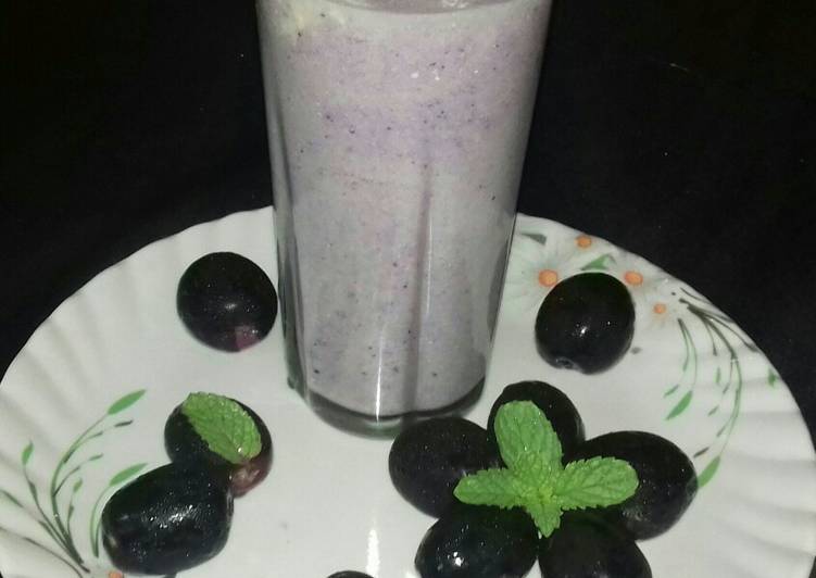 Recipe of Speedy Blueberry smoothie