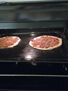 Una foto de Pizza siria