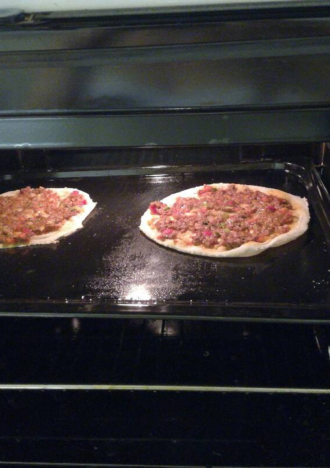 Una foto de Pizza siria