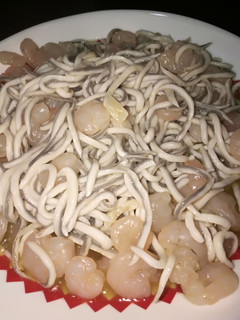 Una foto de Gambas al ajillo con gulas