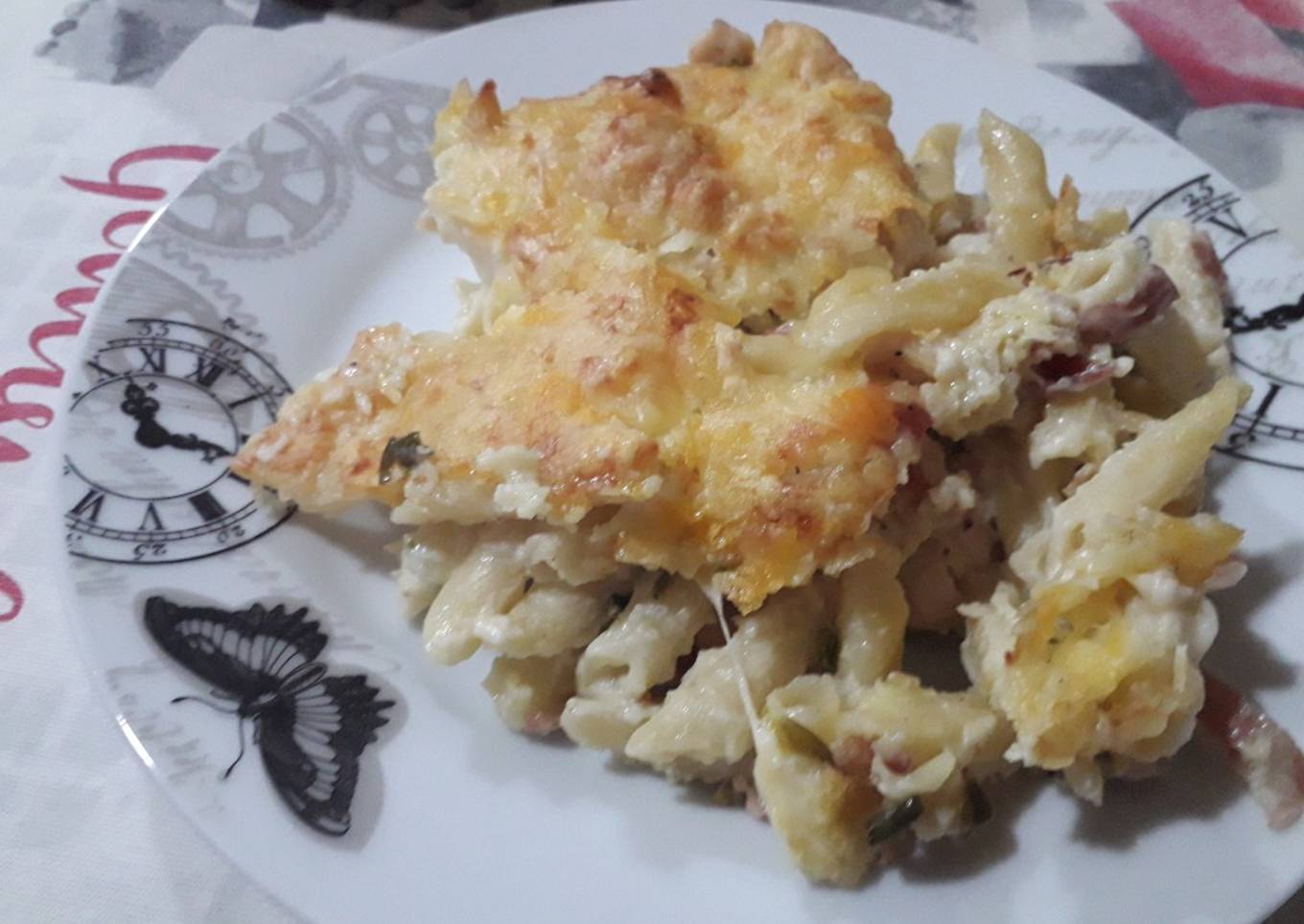 Macarrones con bechamel y queso gratinados
