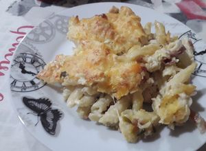 Foto principal de Macarrones con bechamel y queso gratinados